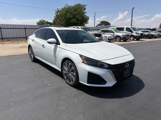 2024 Nissan Altima SL FWD - Exterior Front Right Corner Image